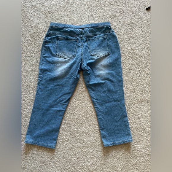 Stretchy Jean Capris - Picture 5 of 5